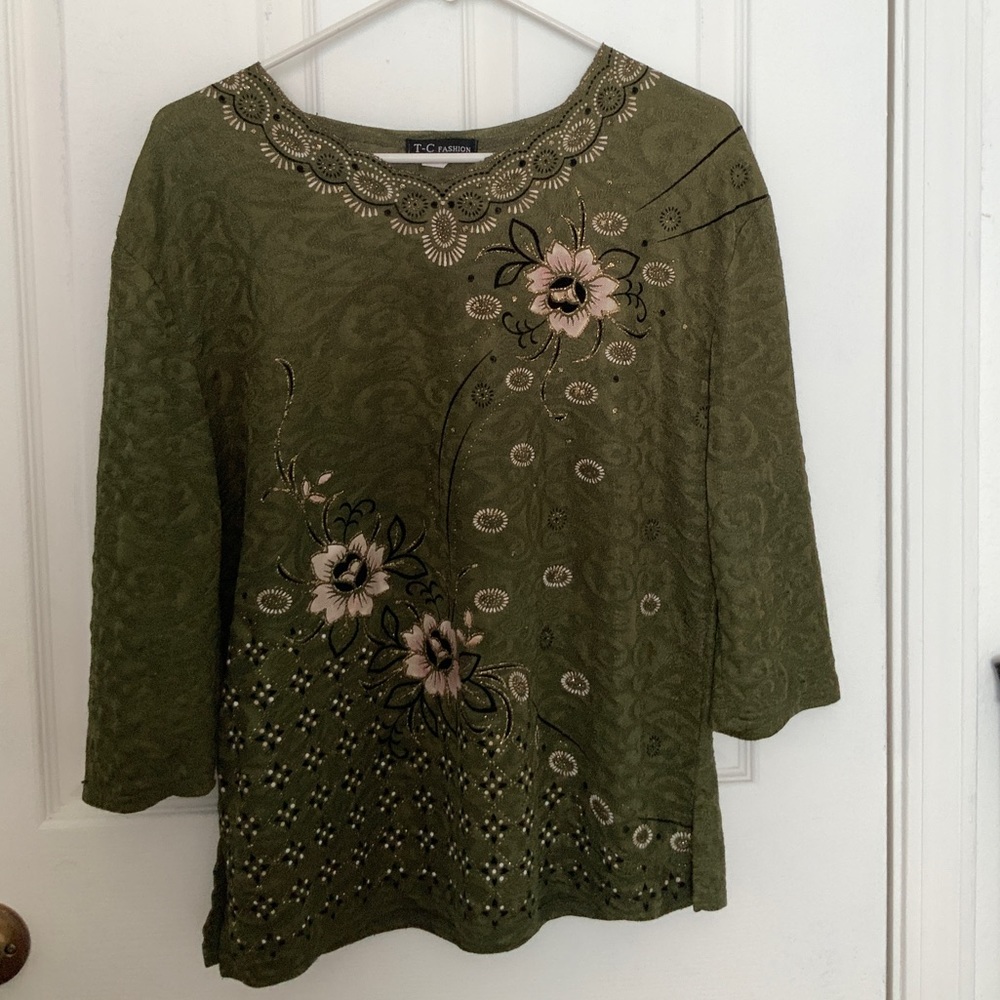 Long sleeve blouse in previous owned army green with pretty flowers